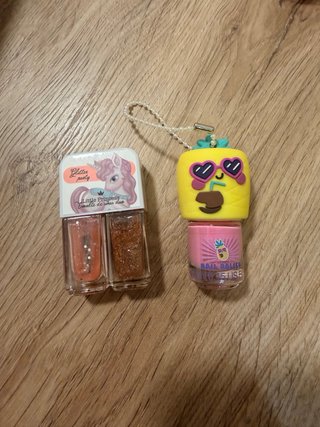 Set de pintalabios y pinta uñas