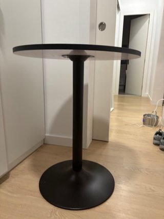 Mesa alta redonda negra