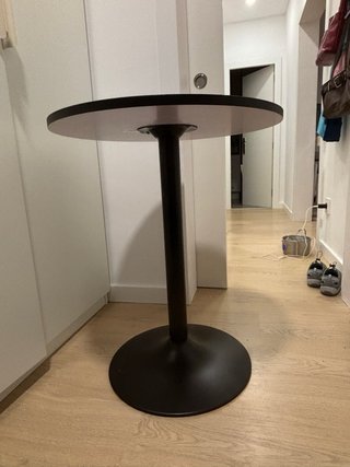 Mesa alta redonda negra