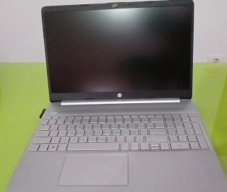 HP 15s fq2150ns Plata