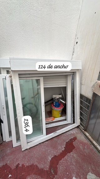 Ventana aluminio con persiana 124x136,4