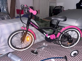 Bici infantil B'TWIN rosa y negra