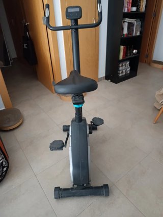 Bicicleta Estática Essential 06