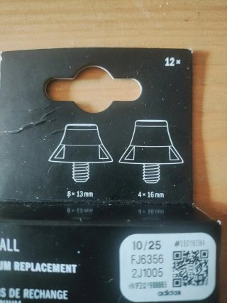 Tacos de aluminio para botas de fútbol Adidas