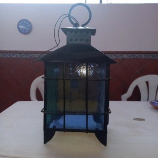 Farol de techo de cristal y metal