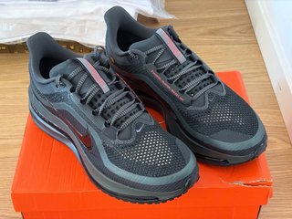 Nike Pegasus Premium Negro/Gris