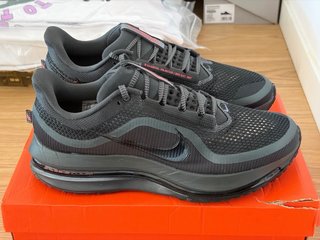 Nike Pegasus Premium Negro/Gris