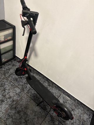 Patinete eléctrico Zweel fox con funda y casco luz
