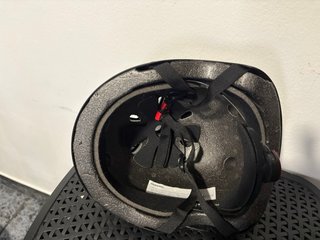 Patinete eléctrico Zweel fox con funda y casco luz