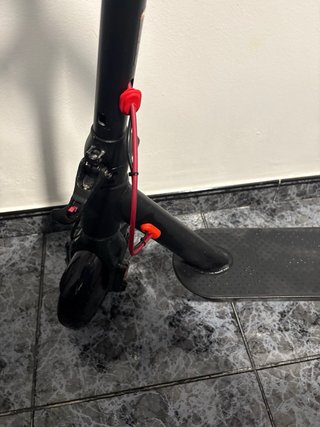 Patinete eléctrico Zweel fox con funda y casco luz