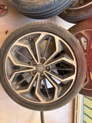 Llantas Ford 235/40 R18