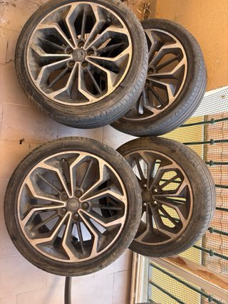 Llantas Ford 235/40 R18