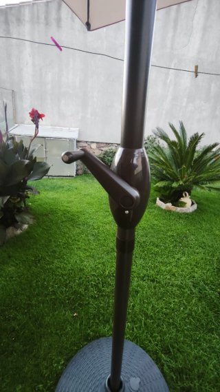 Sombrilla cuadrada beige a estrenar