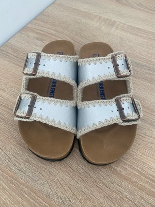 Chanclas Birkenstock Plata y Beige