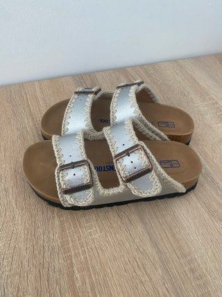Chanclas Birkenstock Plata y Beige