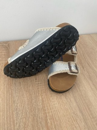 Chanclas Birkenstock Plata y Beige