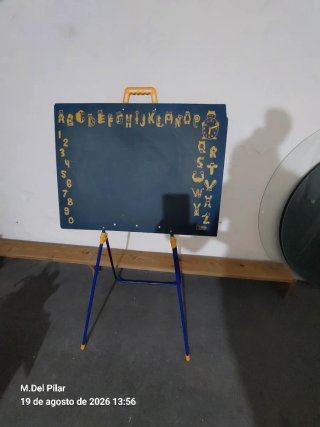 Pizarra infantil con abecedario y números