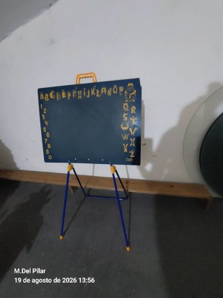 Pizarra infantil con abecedario y números