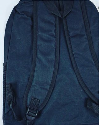 Mochila Negra Corazón Flores Bolsillos