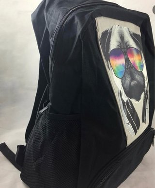 Mochila Negra Corazón Flores Bolsillos