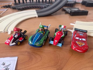 Circuito Scalextric Carrera Go Cars + Mario y Luig