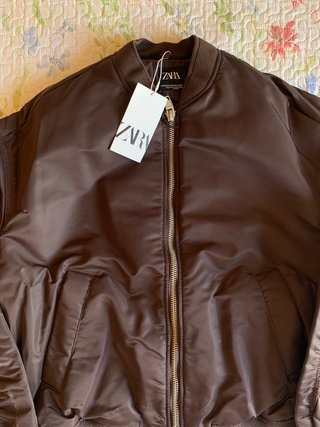 Chaqueta Bomber Zara burdeos Acolchada cropped