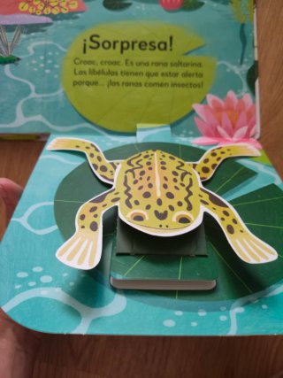 Precioso cuento pop Up ¡sorpresa! entre las flores