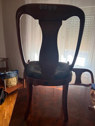 Sillas antiguas de madera y tela