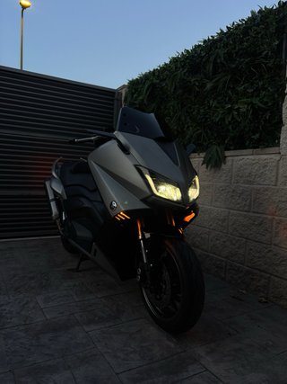 YAMAHA TMAX 530