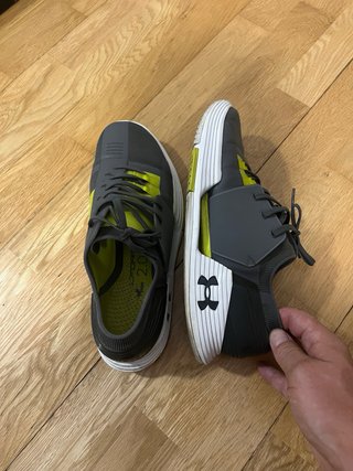 Zapatillas Under Armour grises y verdes