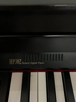 Piano Roland HP302