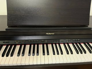 Piano Roland HP302