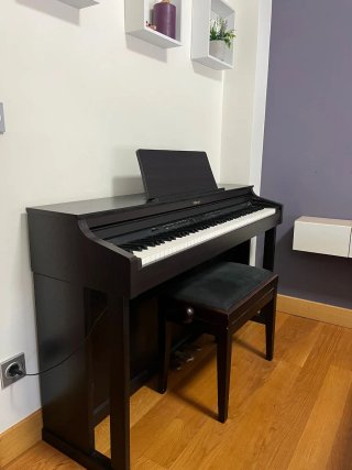 Piano Roland HP302