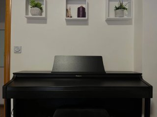 Piano Roland HP302