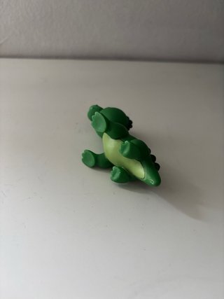 Figura cría cocodrilo RBA