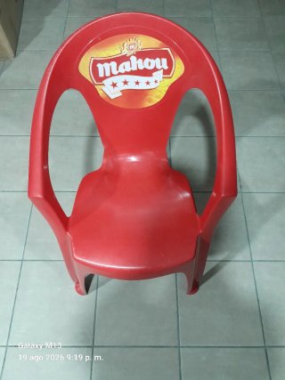 Vendo 25 sillas de plastico