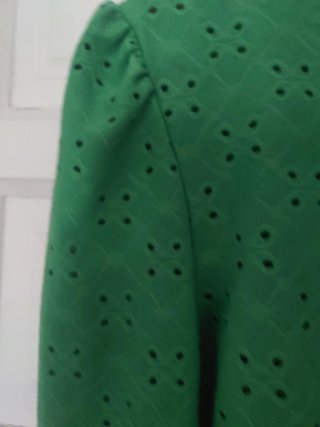 Blusa verde bordada talla M