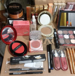 Set MAKE-UP misto MULTIMARCHE.