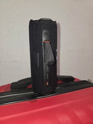 Altavoz JBL Negro y Naranja