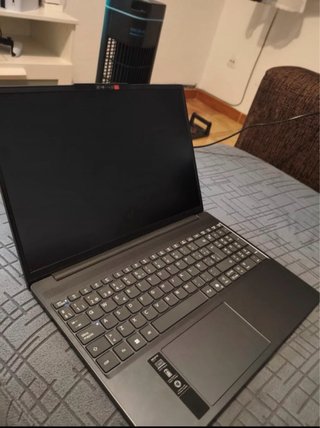 Portátil Lenovo IdeaPad Slim 3 15IRH10 15.1"