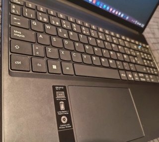 Portátil Lenovo IdeaPad Slim 3 15IRH10 15.1"
