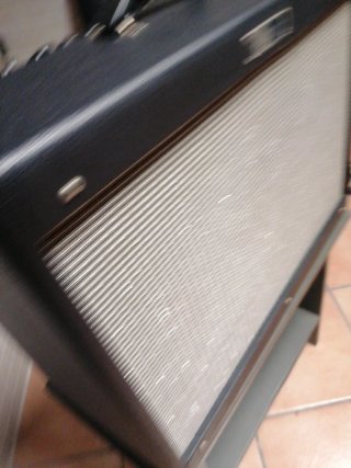 Amplificador Negro y Plateado