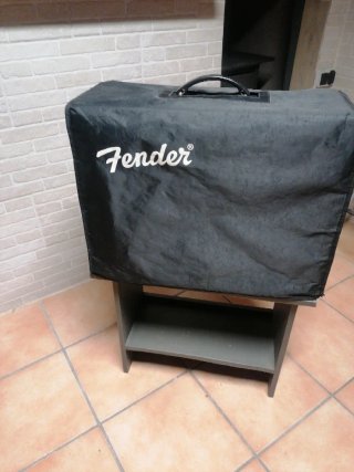 Amplificador Negro y Plateado