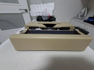 Máquina de escribir Olivetti Lettera 25