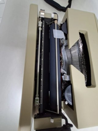 Máquina de escribir Olivetti Lettera 25