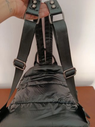 Mochila acolchada negra