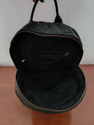 Mochila acolchada negra