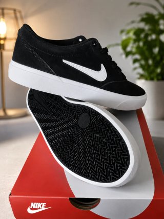 Zapatillas Nike Charge Talla 43 (a estrenar)