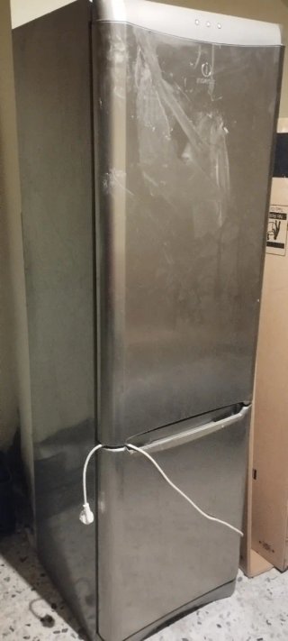 Nevera Indesit para piezas o reparar Nevera gratis