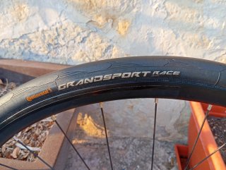 Juego Ruedas Ciclismo con Discos y Cubiertas